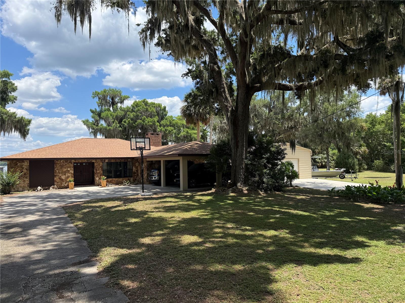 4232 County Road 400, Lake Panasoffkee, FL 33538