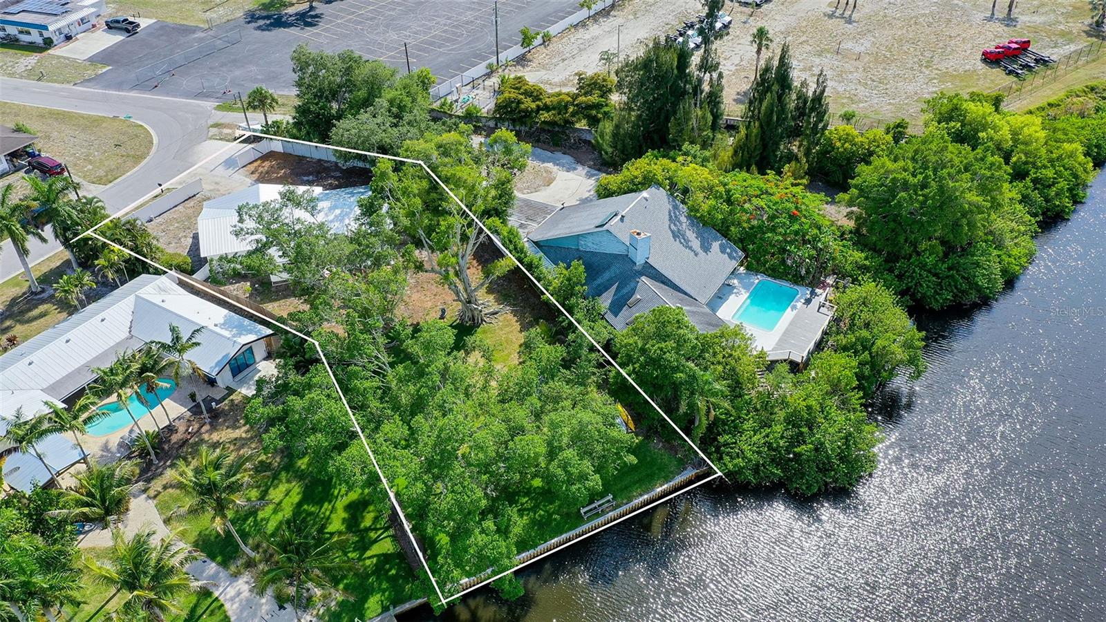 2103 Lusitania, Sarasota, FL 34231