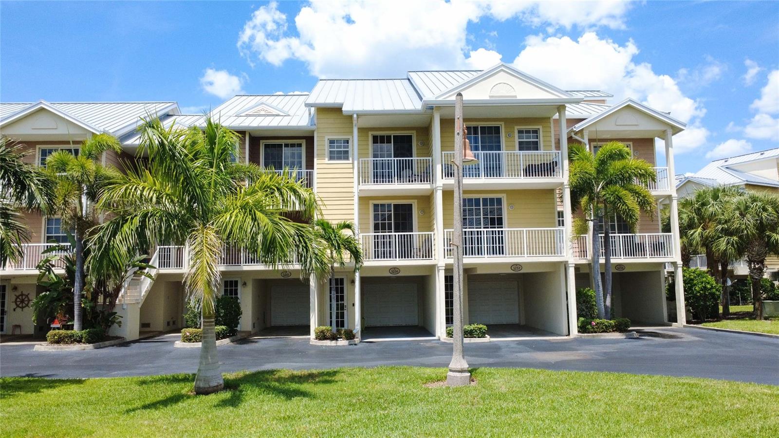 3259 Mangrove Point, Ruskin, FL 33570
