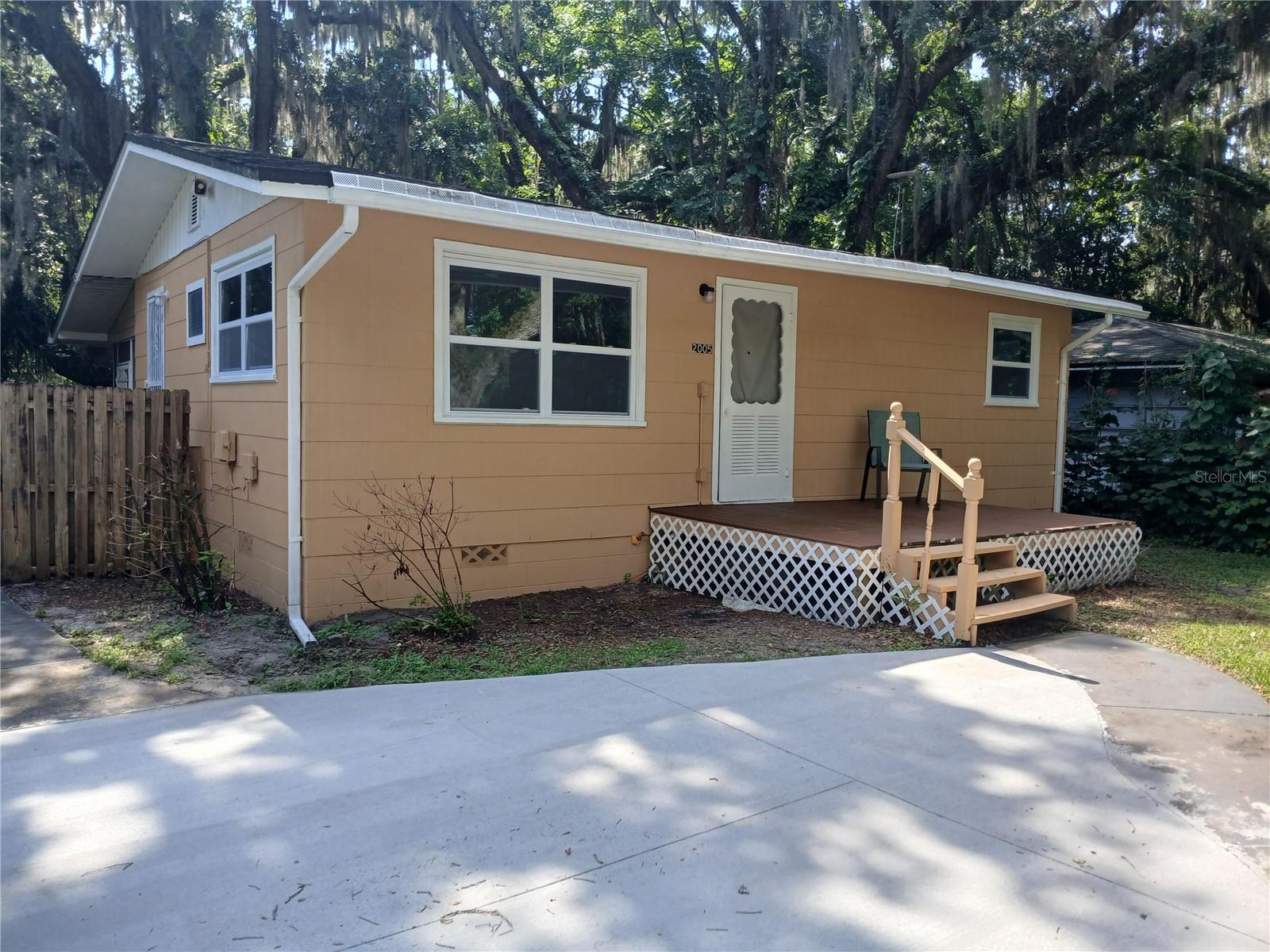2005 Jefferson, Sanford, FL 32771