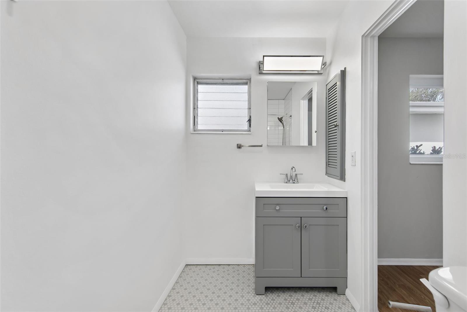3915 Schwalbe Unit 128, Sarasota, FL 34235