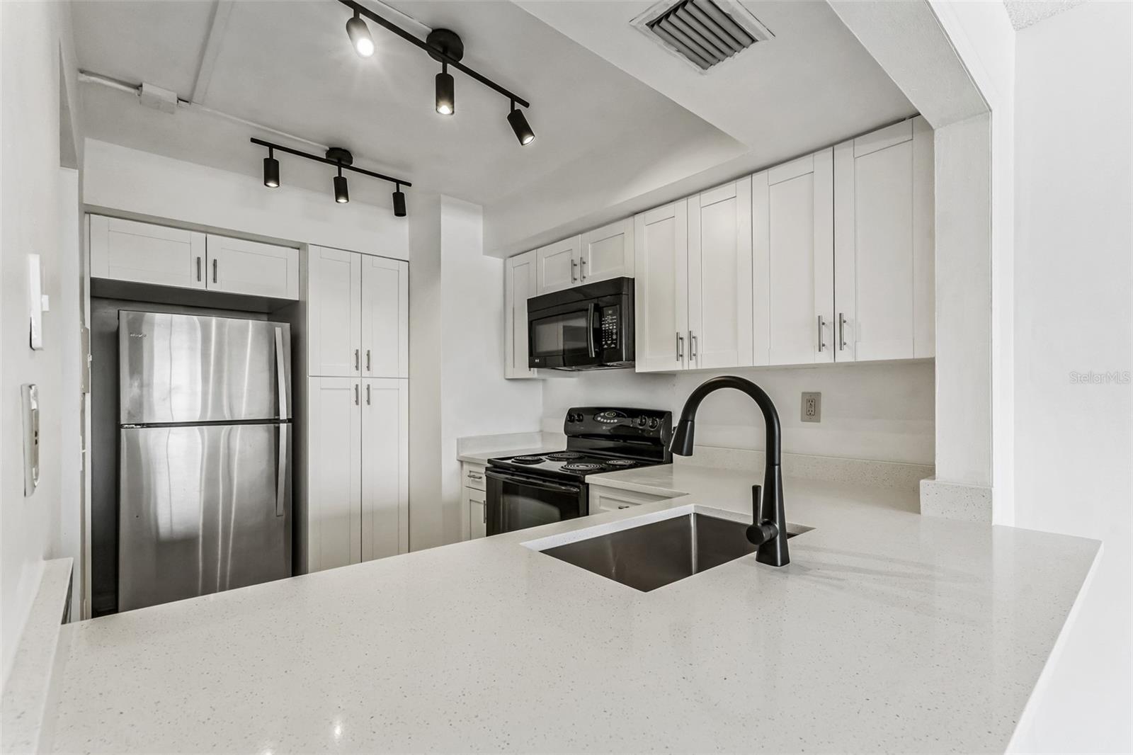 6219 Palma del Mar Unit 301, St Petersburg, FL 33715