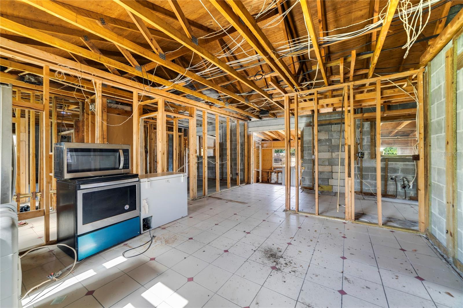 6427 Sunshine, Orlando, FL 32818