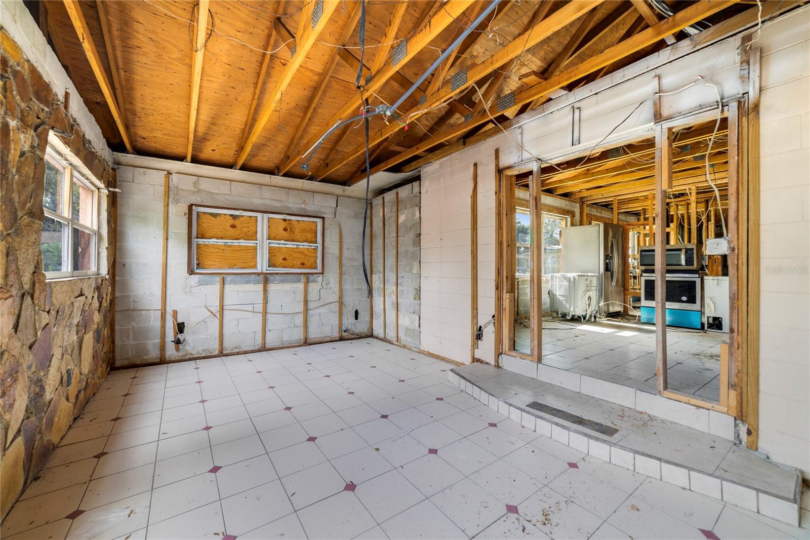 6427 Sunshine, Orlando, FL 32818