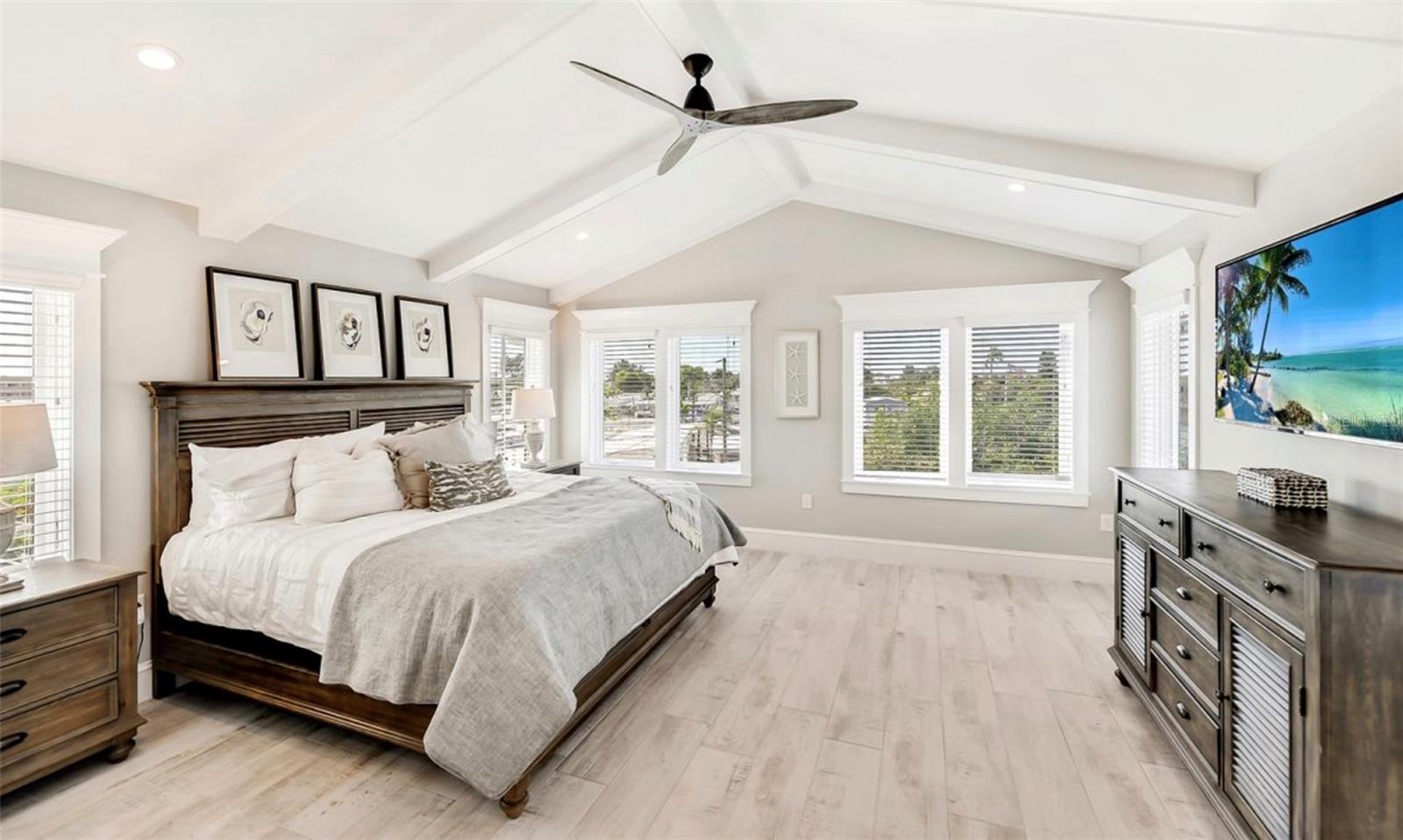 2516 Avenue A, Bradenton Beach, FL 34217