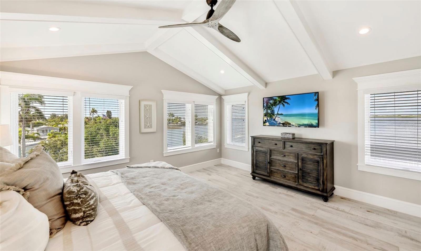 2516 Avenue A, Bradenton Beach, FL 34217