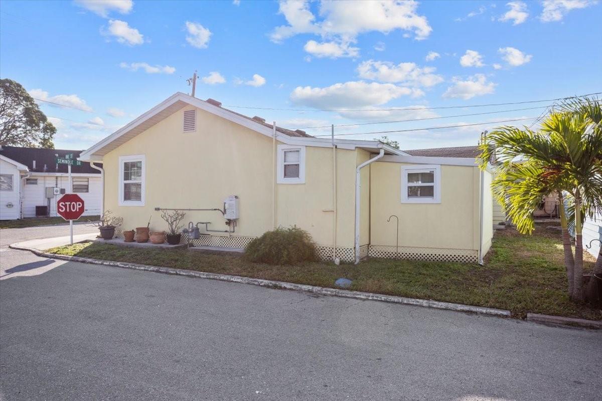 6 Seminole, Bradenton, FL 34208