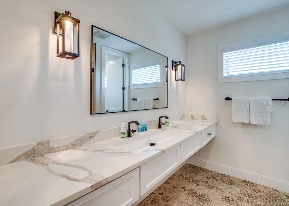 9403 Gulf Dr, Anna Maria, FL 34216