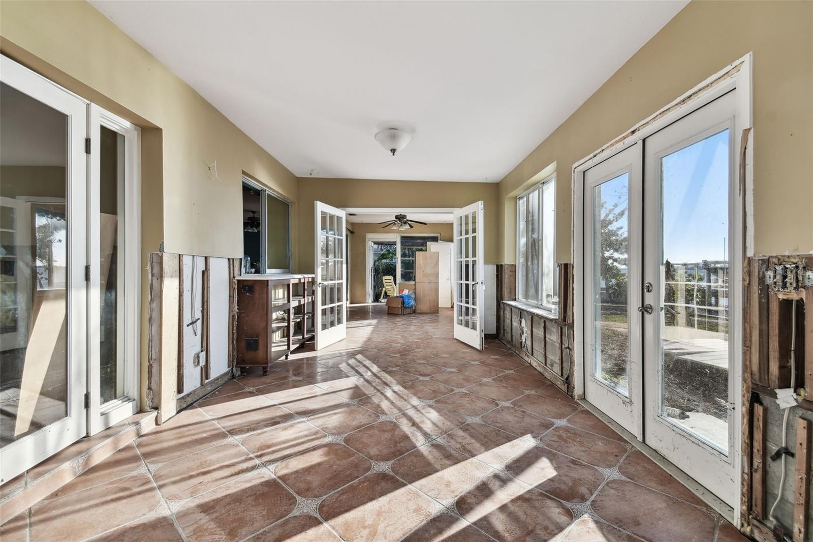 1836 Venetian Point, Clearwater, FL 33755