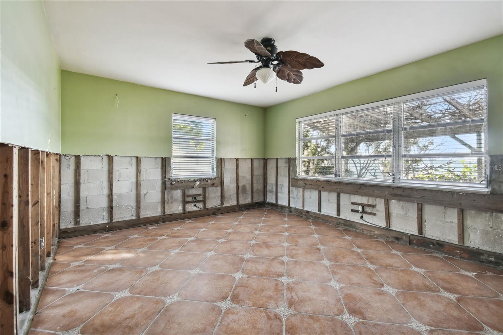 1836 Venetian Point, Clearwater, FL 33755