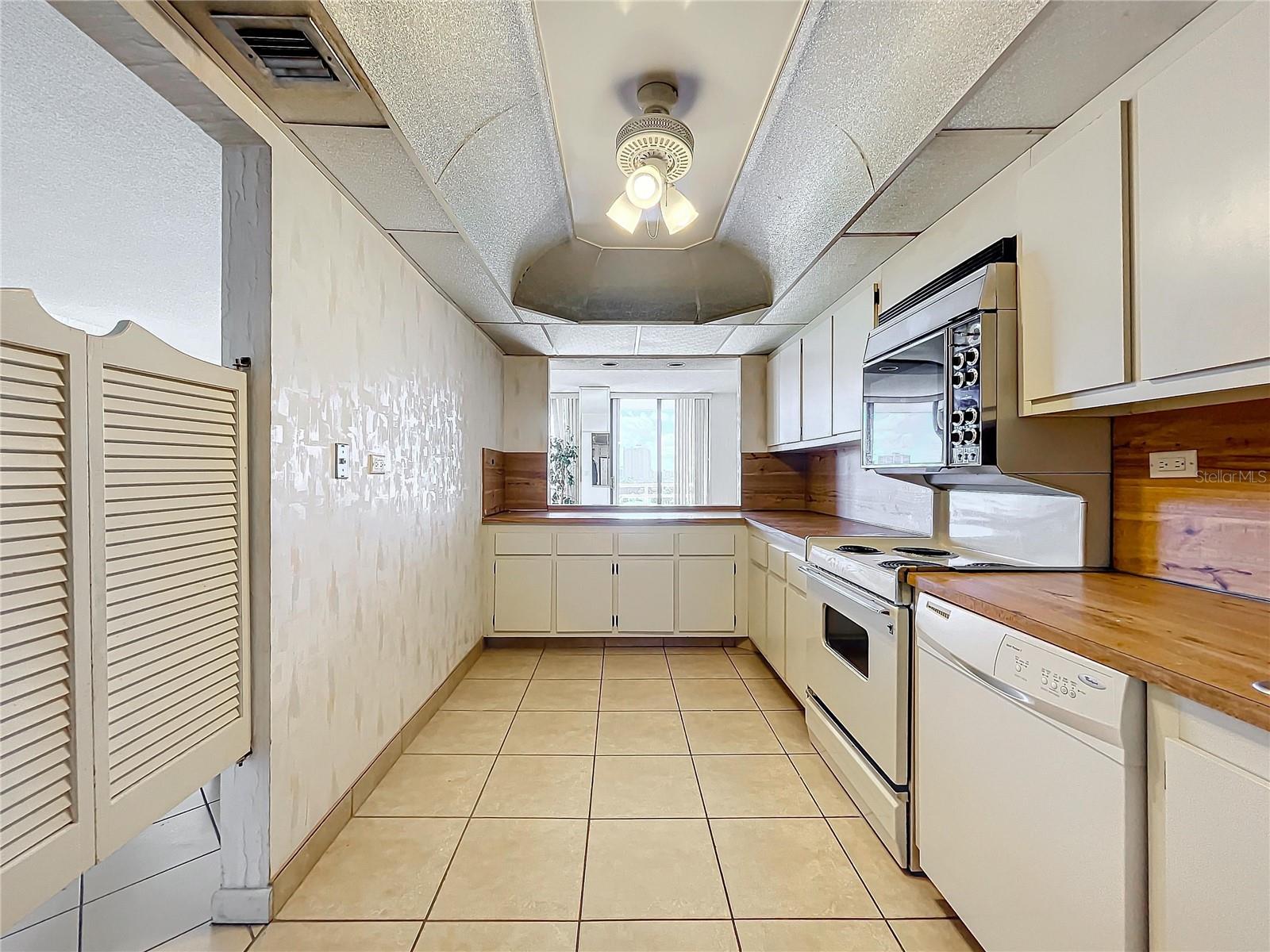 20225 34th Unit 817, Miami, FL 33180