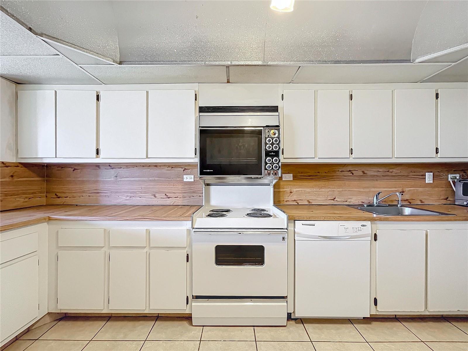 20225 34th Unit 817, Miami, FL 33180
