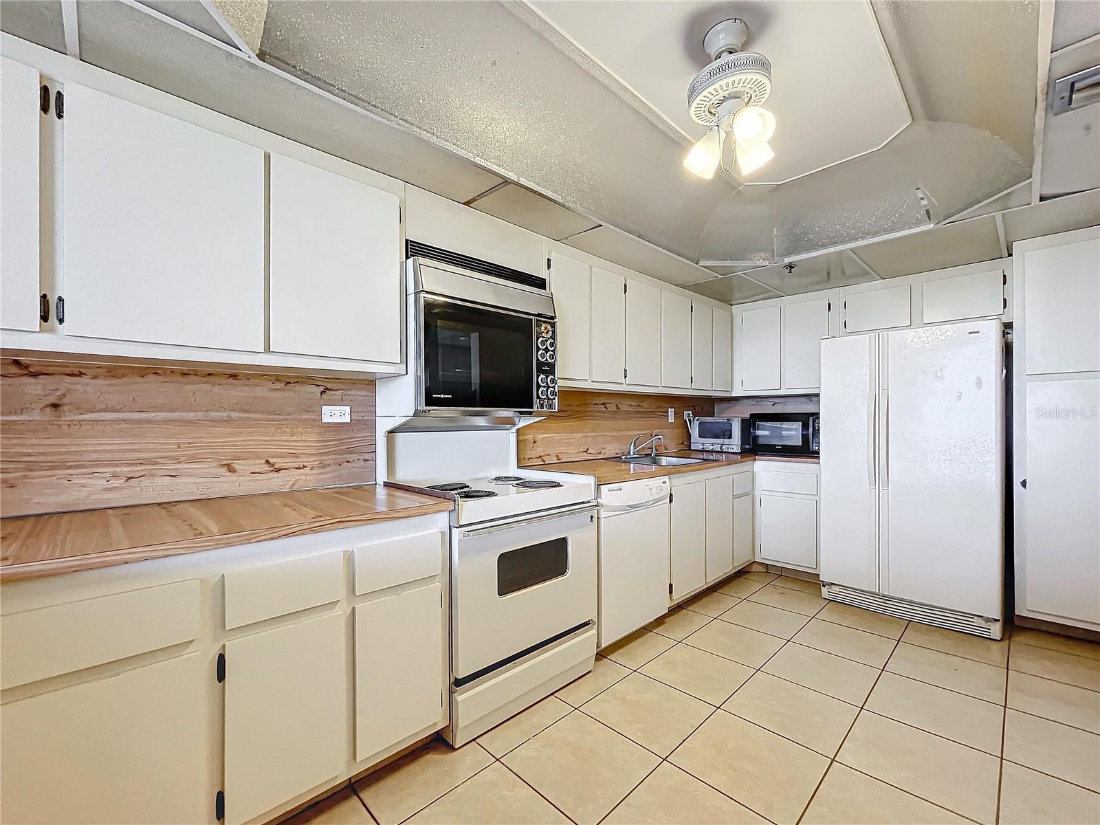 20225 34th Unit 817, Miami, FL 33180