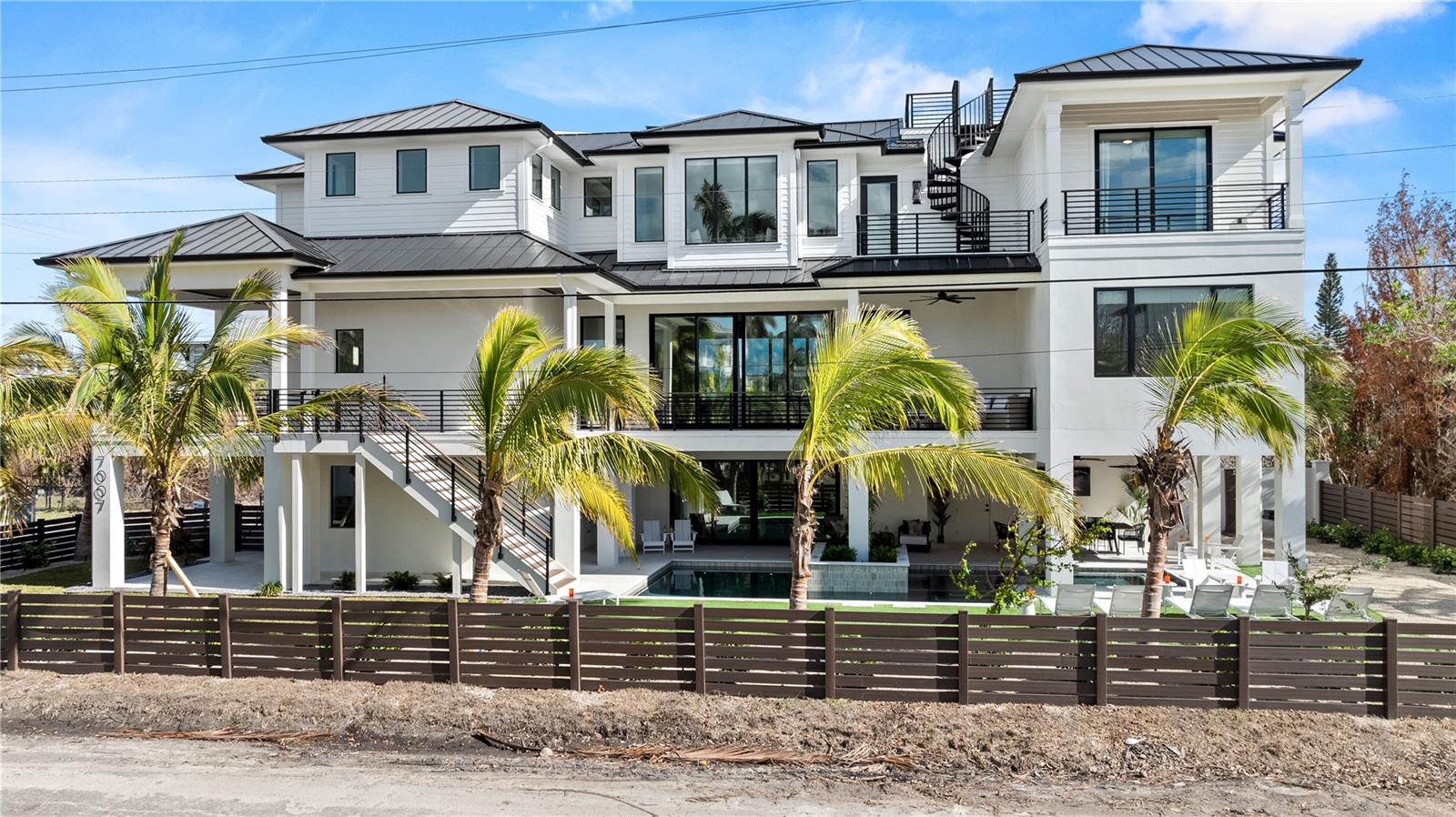 7007 Point of Rocks, Sarasota, FL 34242