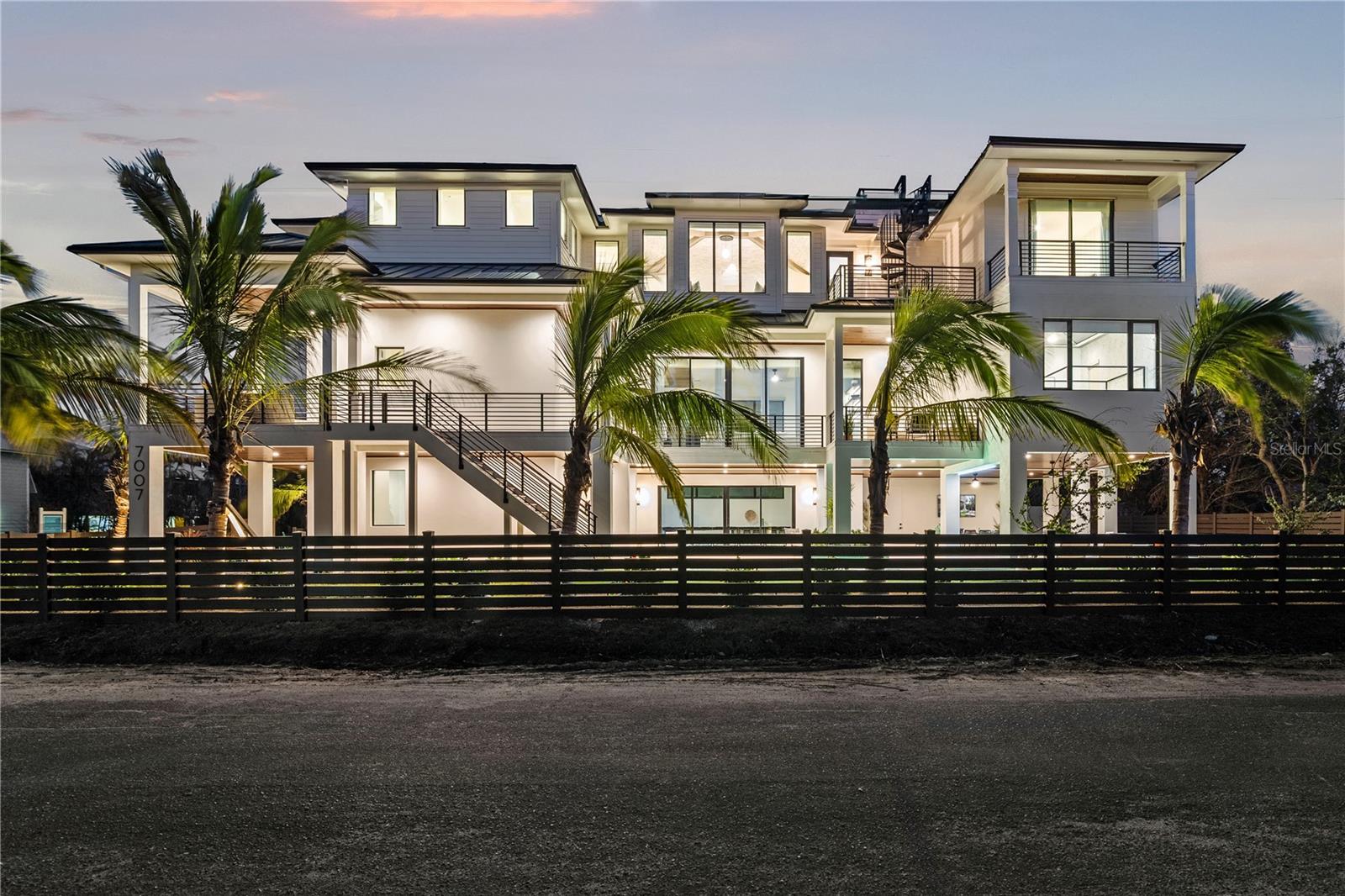 7007 Point of Rocks, Sarasota, FL 34242