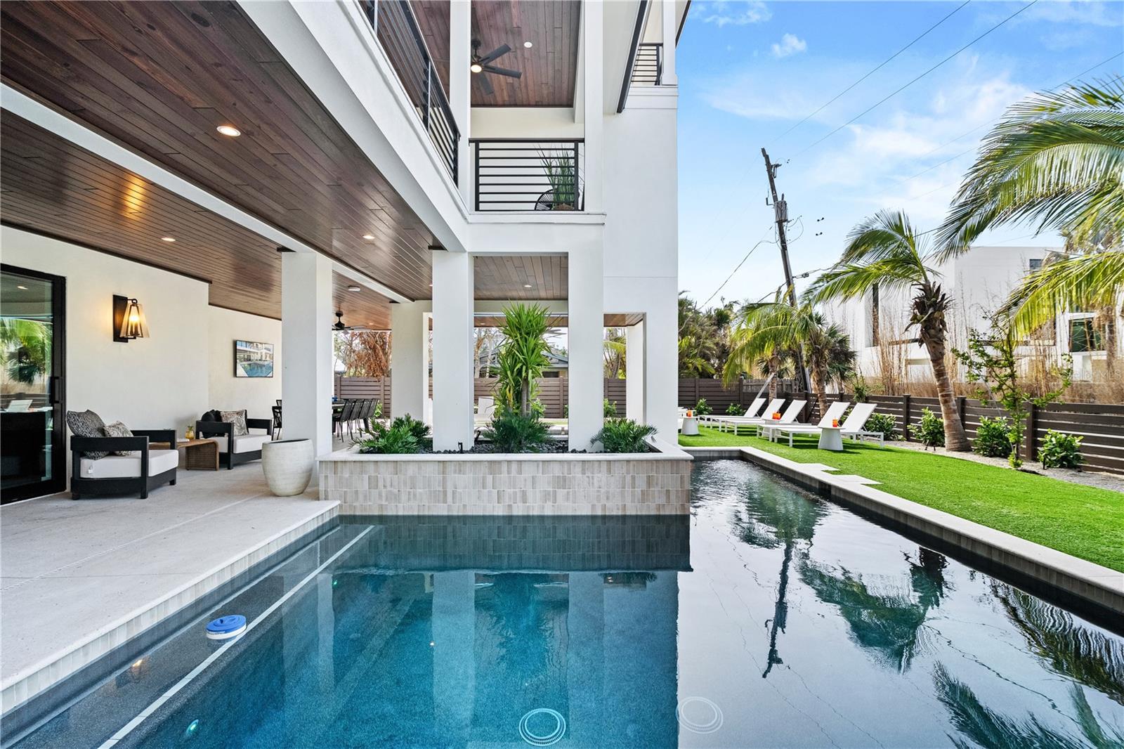 7007 Point of Rocks, Sarasota, FL 34242