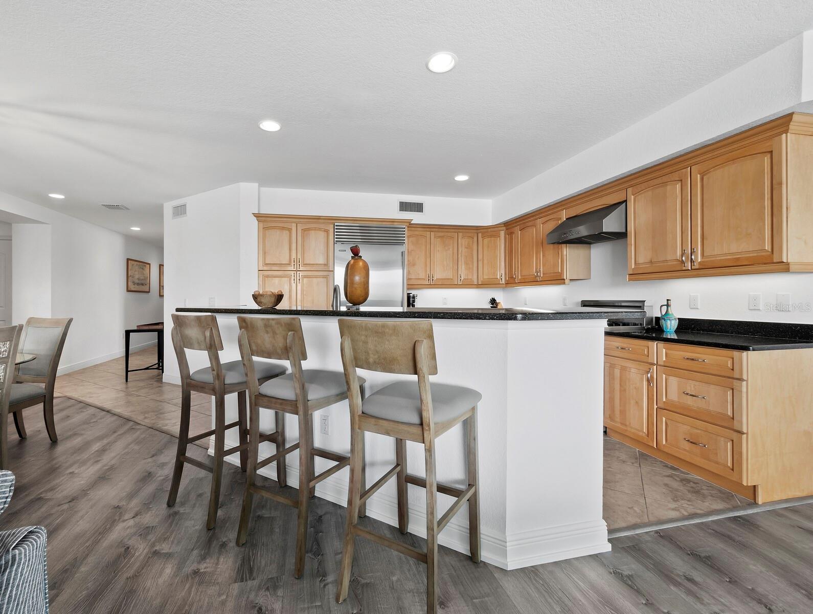 650 Golden Gate Unit 401, Sarasota, FL 34236