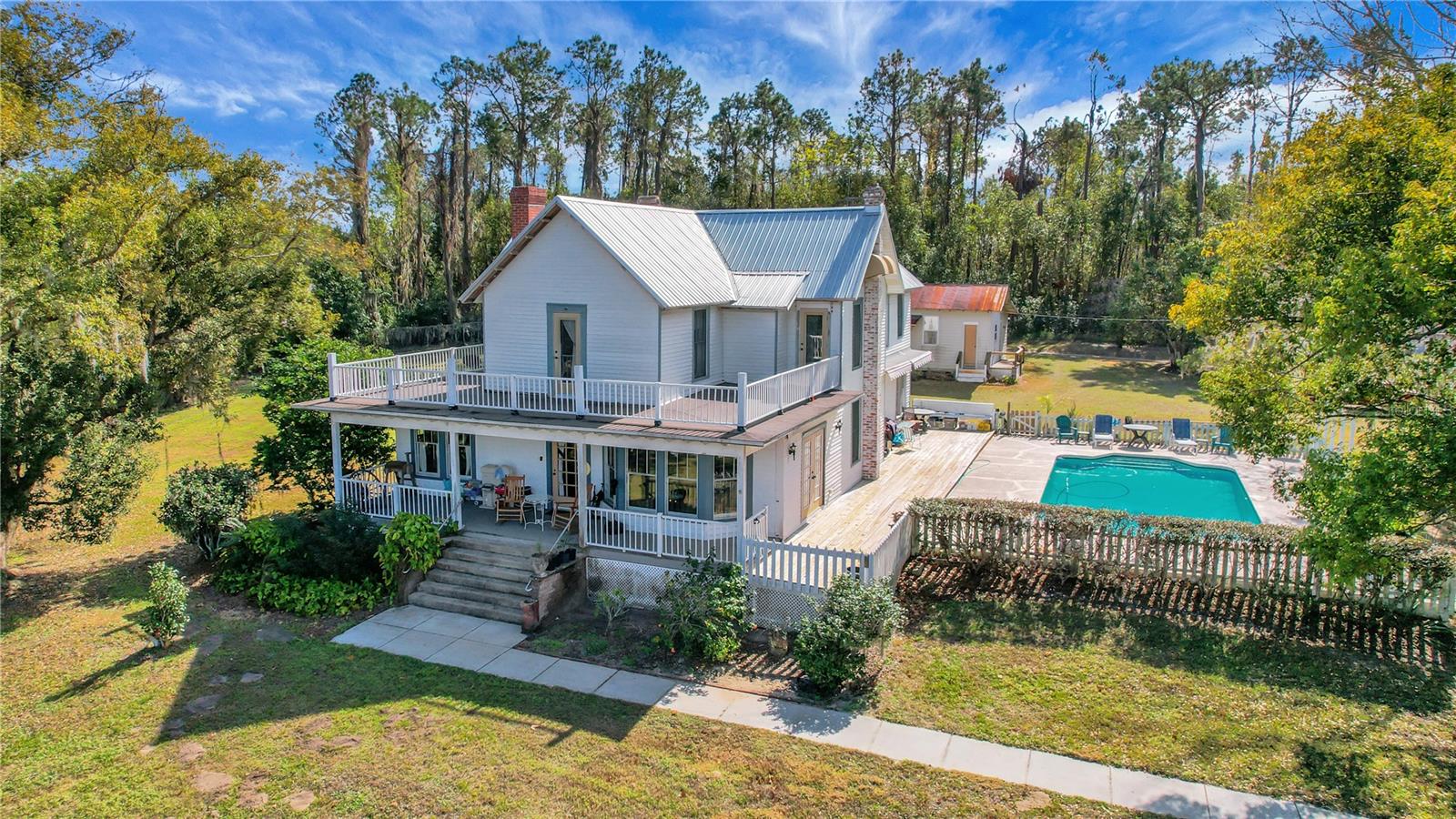 9210 County Road 48, Yalaha, FL 34797