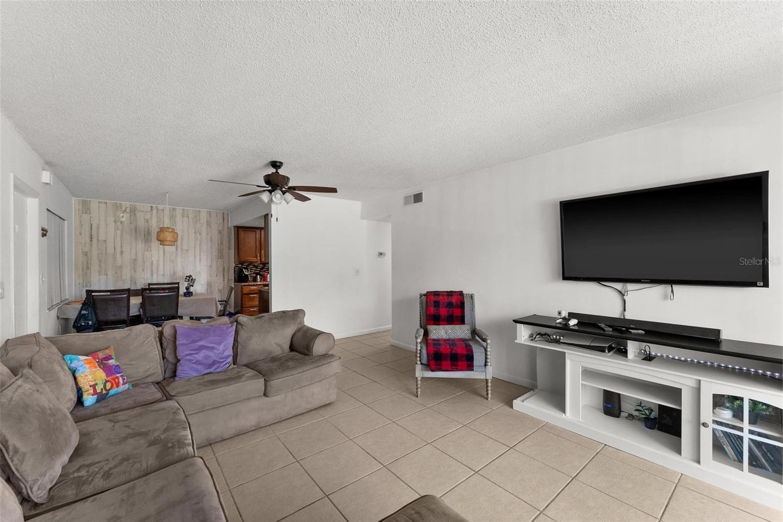 5201 Vineland Unit 112, Orlando, FL 32811