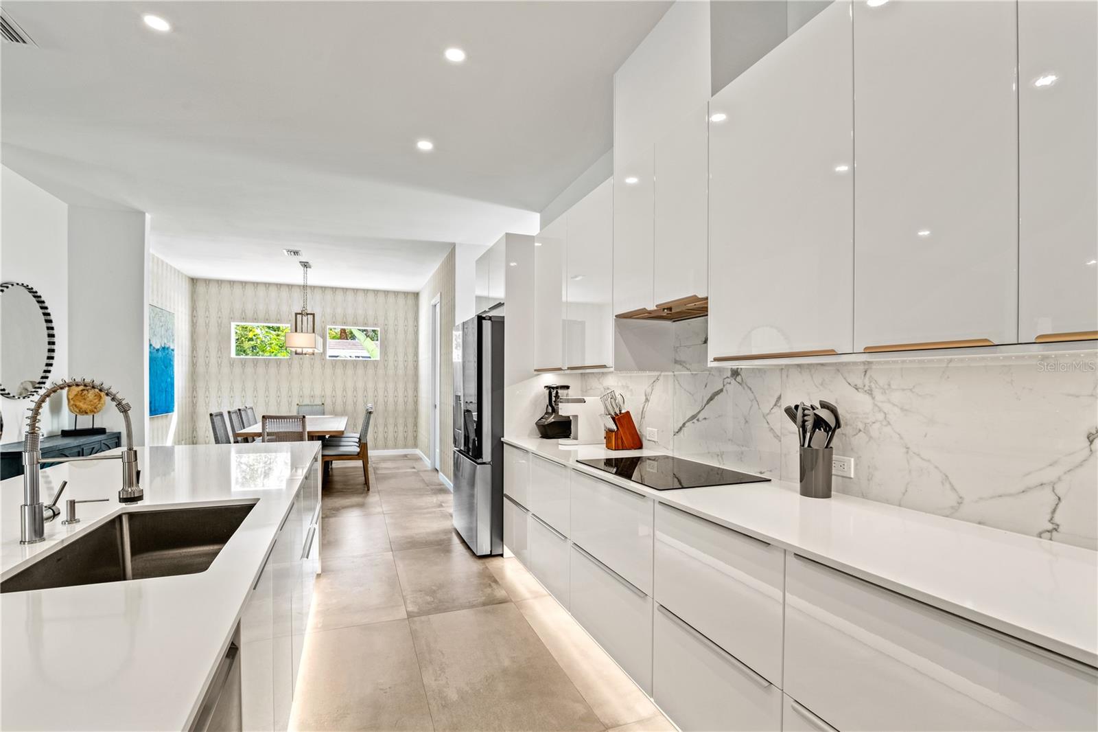 2327 Hillview, Sarasota, FL 34239