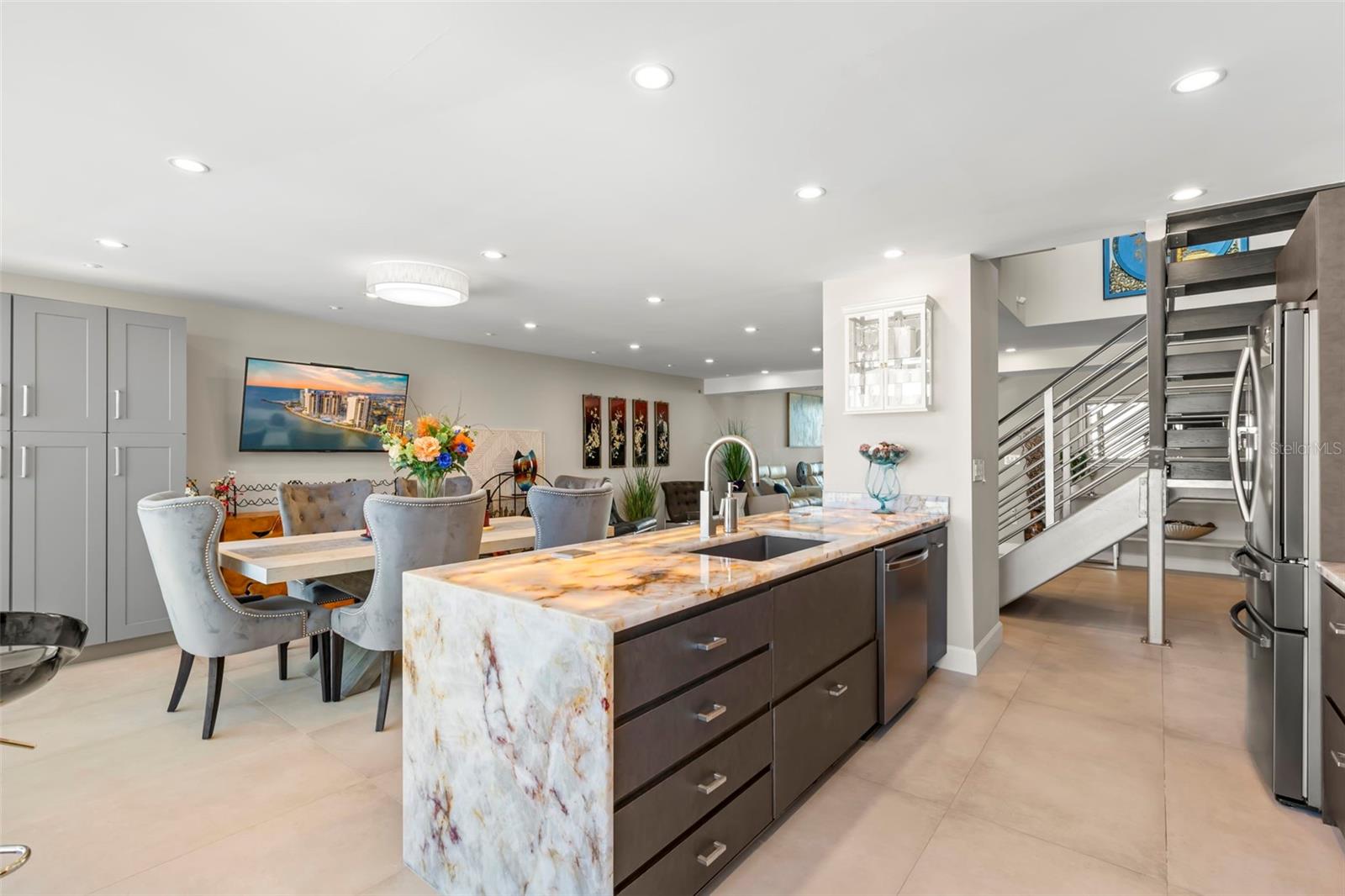 440 Gulfview Unit 1701, Clearwater Beach, FL 33767