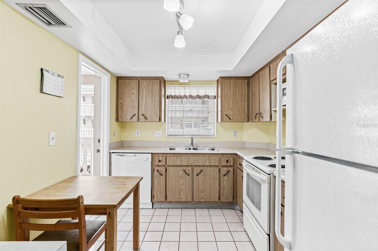 147 Bluff View Unit 206, Belleair Bluffs, FL 33770