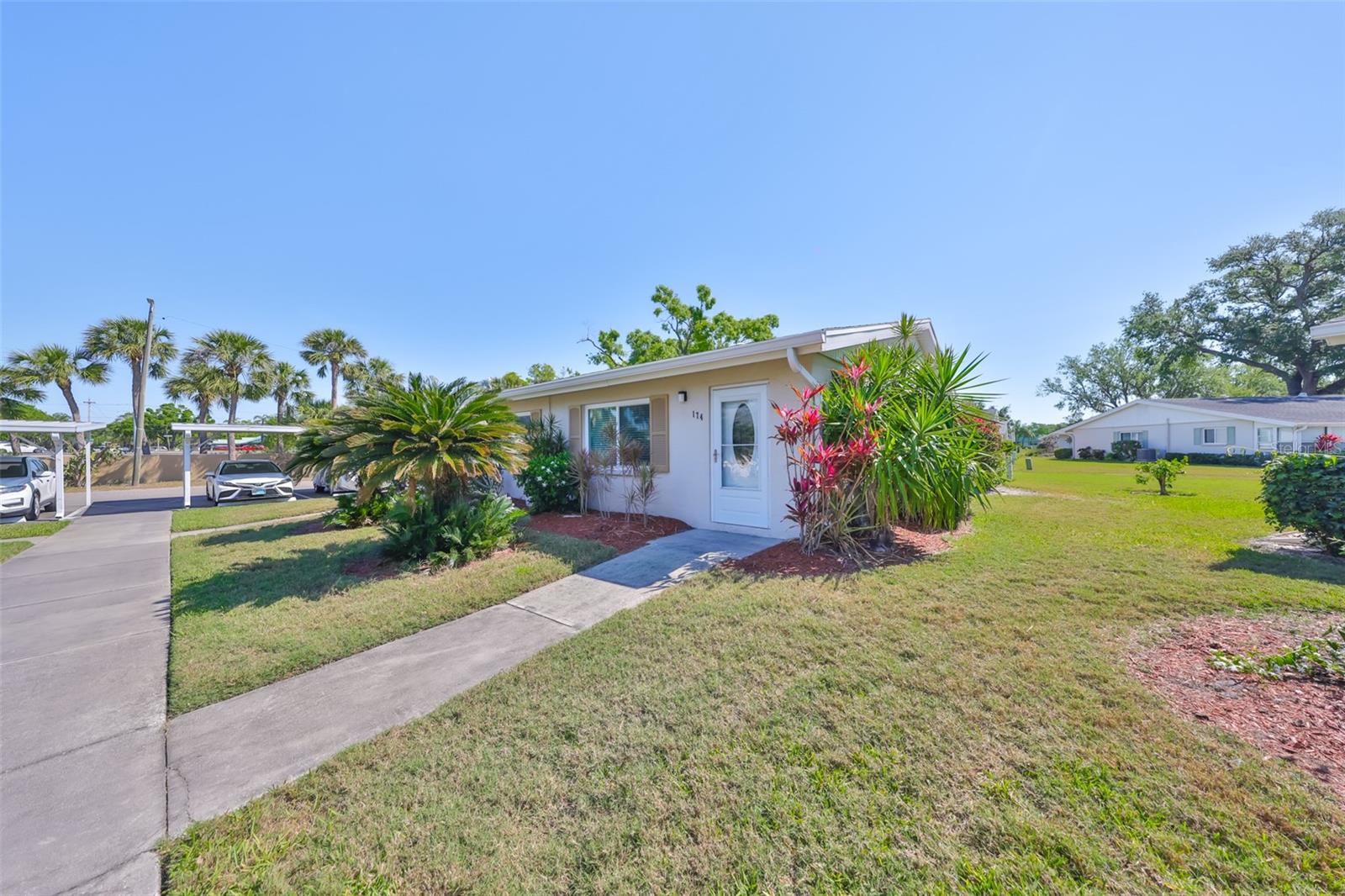 2202 Clubhouse Unit 174, Sun City Center, FL 33573