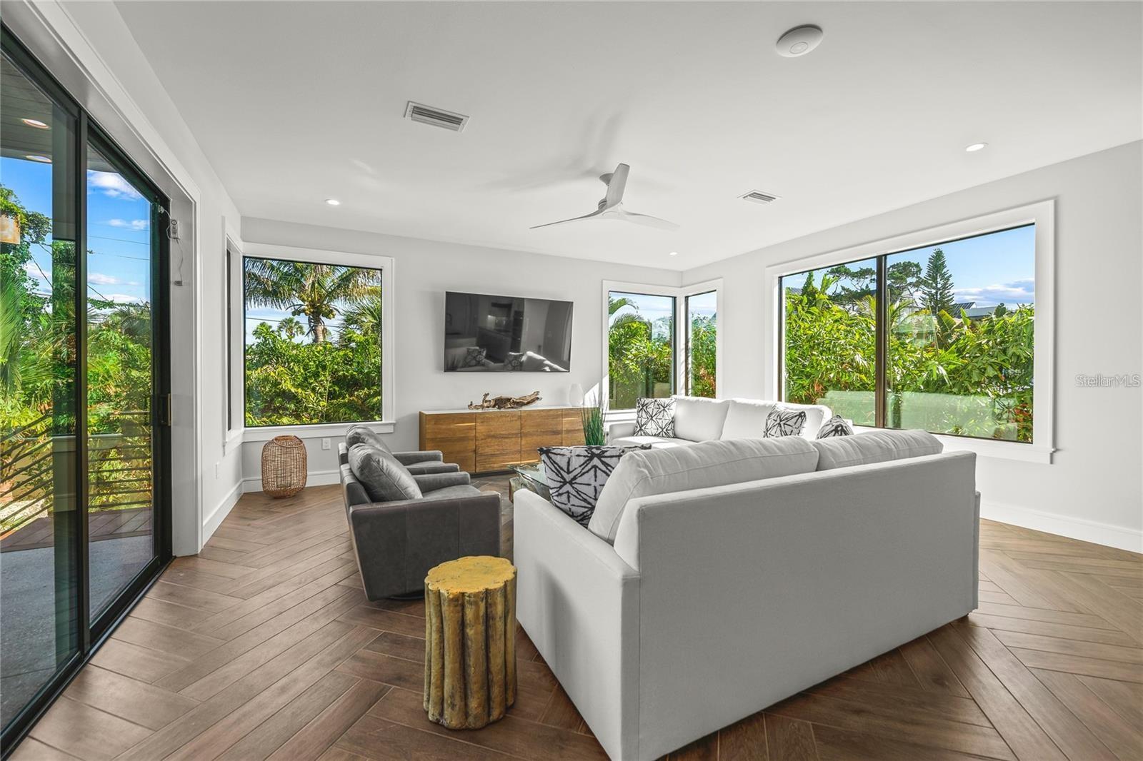 135 Grant, Sarasota, FL 34236