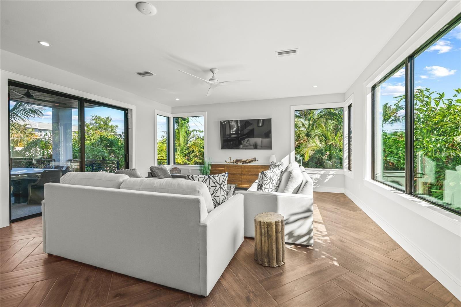 135 Grant, Sarasota, FL 34236