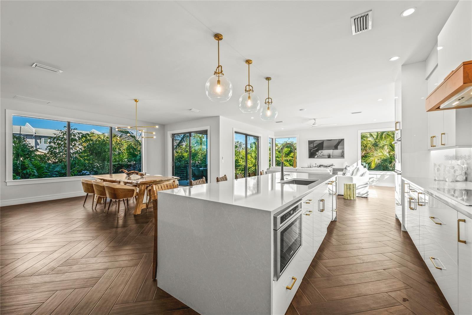 135 Grant, Sarasota, FL 34236