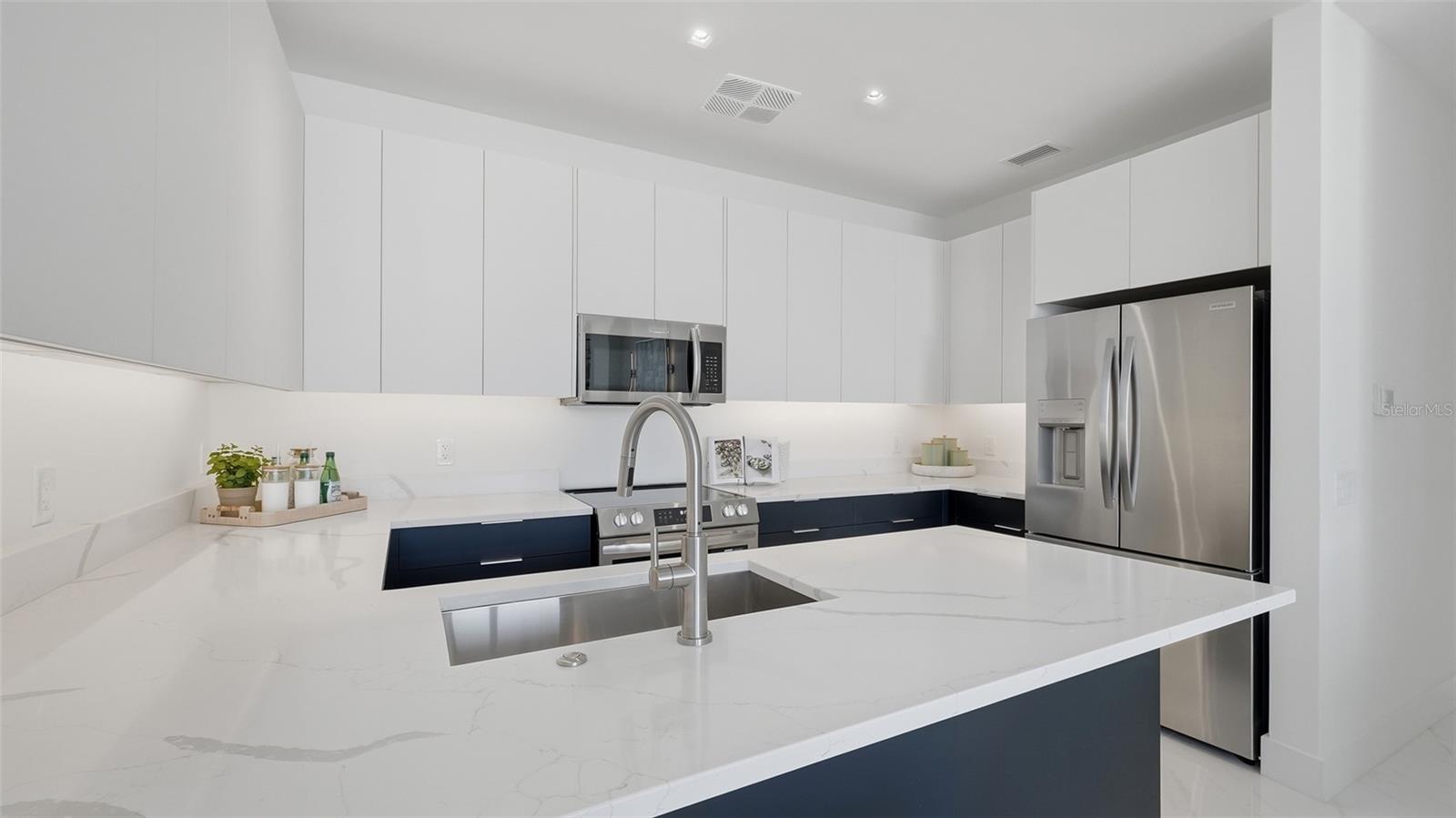 430 Kumquat Unit 202, Sarasota, FL 34236