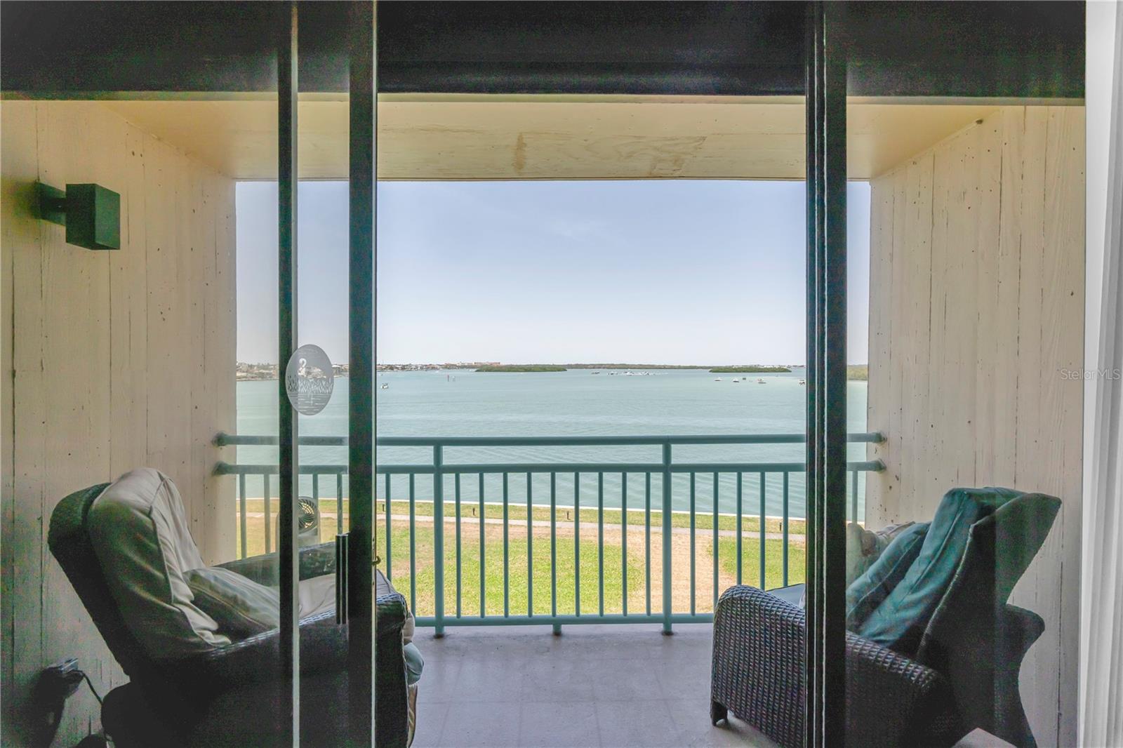 1 Key Capri Unit 303e, Treasure Island, FL 33706