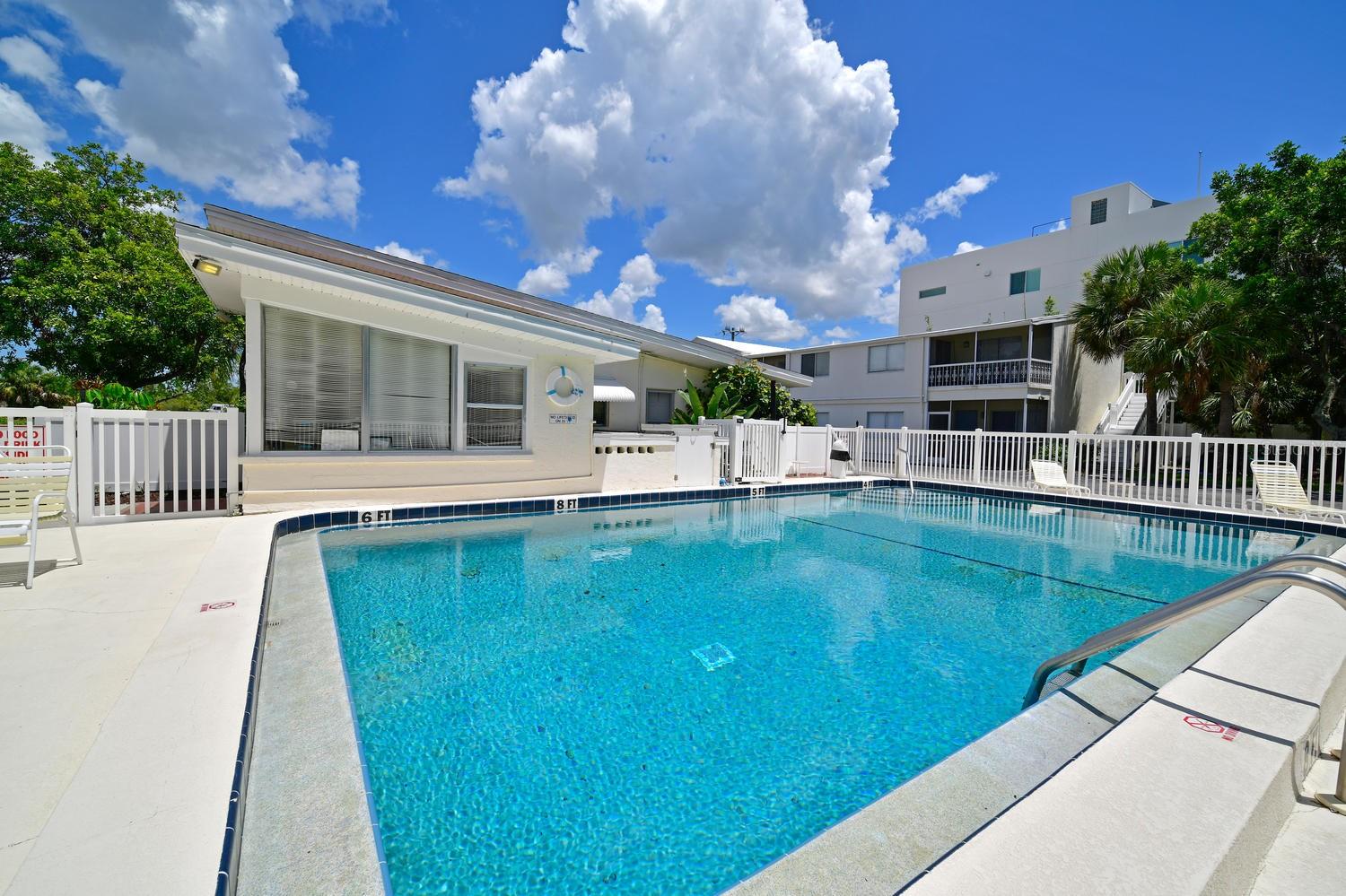 170 Roosevelt Unit 5, Sarasota, FL 34236