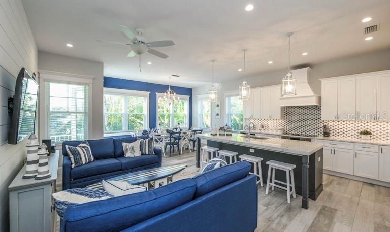 212 72nd, Holmes Beach, FL 34217