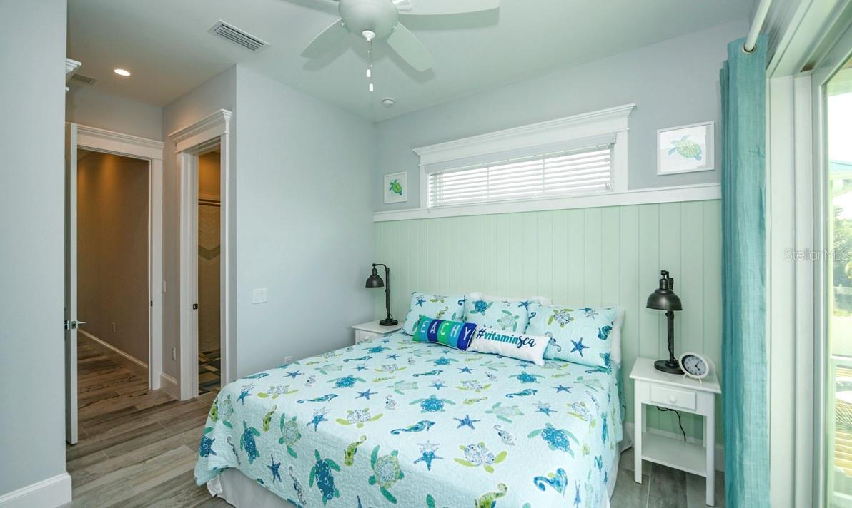 212 72nd, Holmes Beach, FL 34217