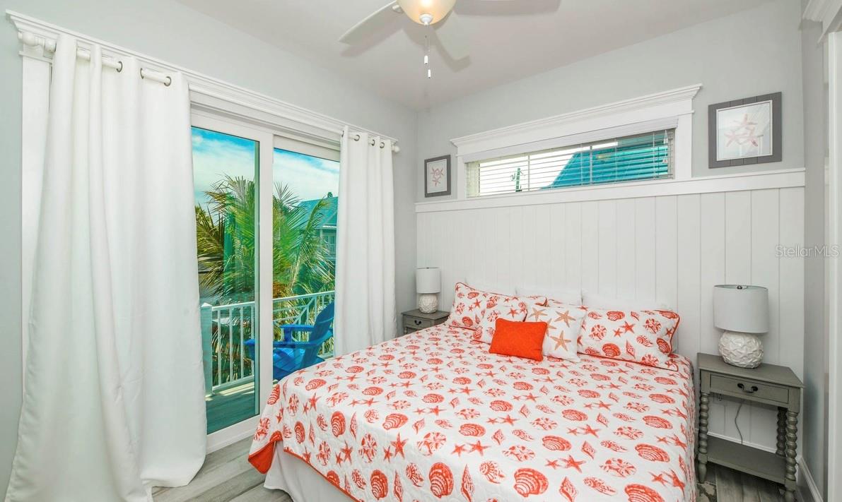 212 72nd, Holmes Beach, FL 34217