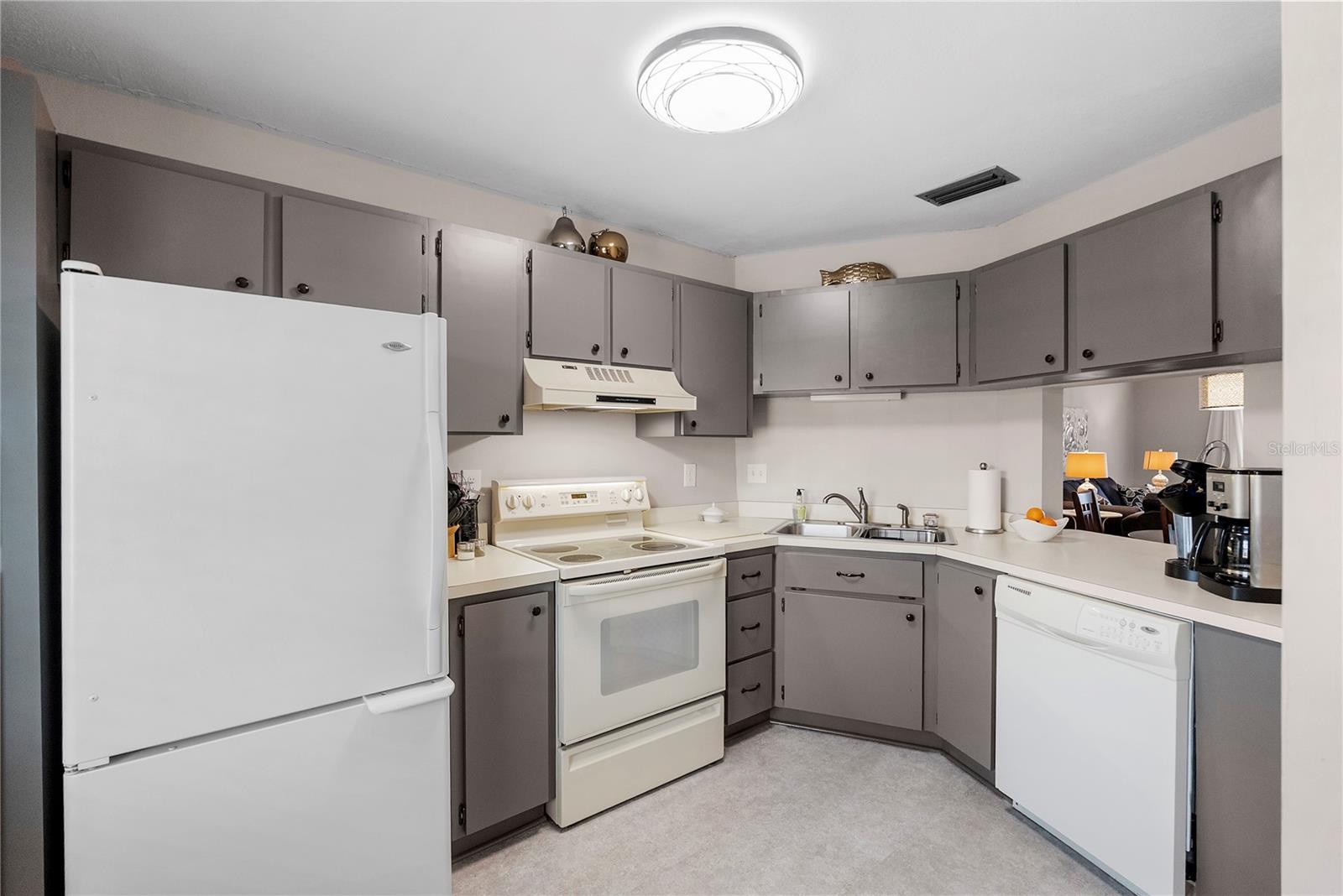 8703 Bardmoor Unit 305, Seminole, FL 33777