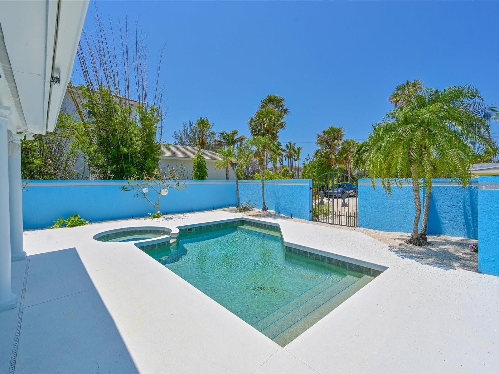 5920 Gulf of Mexico, Longboat Key, FL 34228