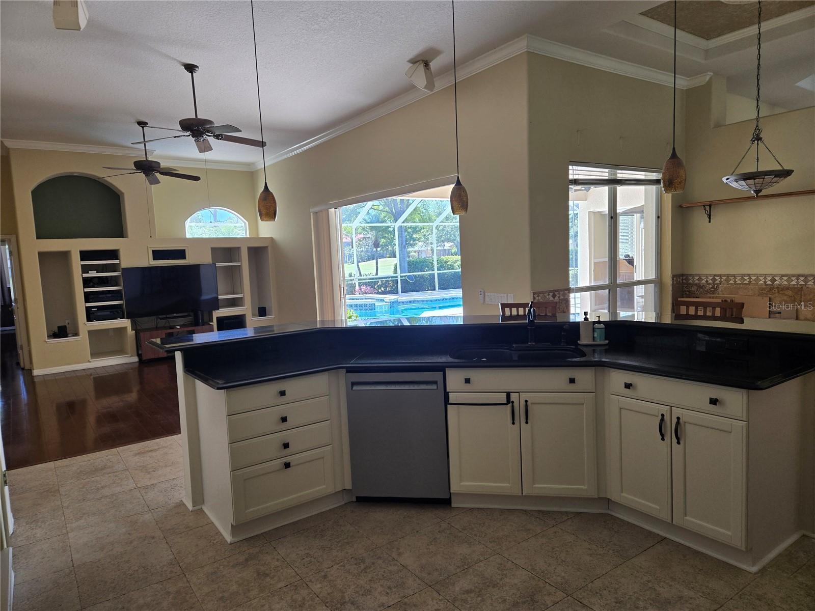 9127 Woodridge Run, Tampa, FL 33647
