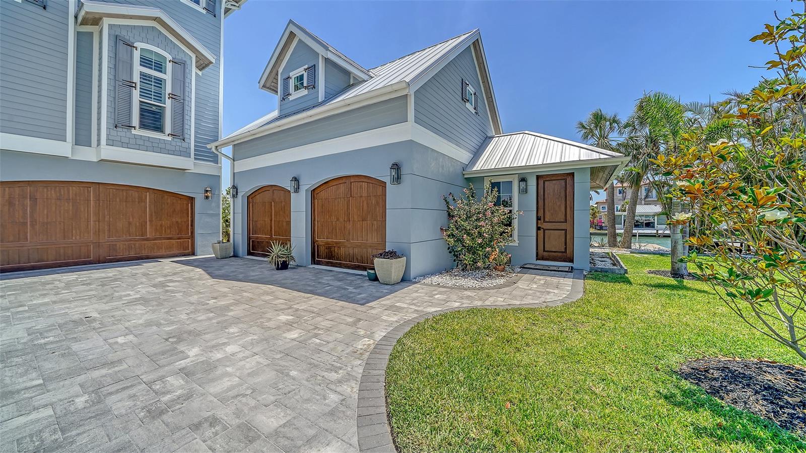 630 De Narvaez, Longboat Key, FL 34228