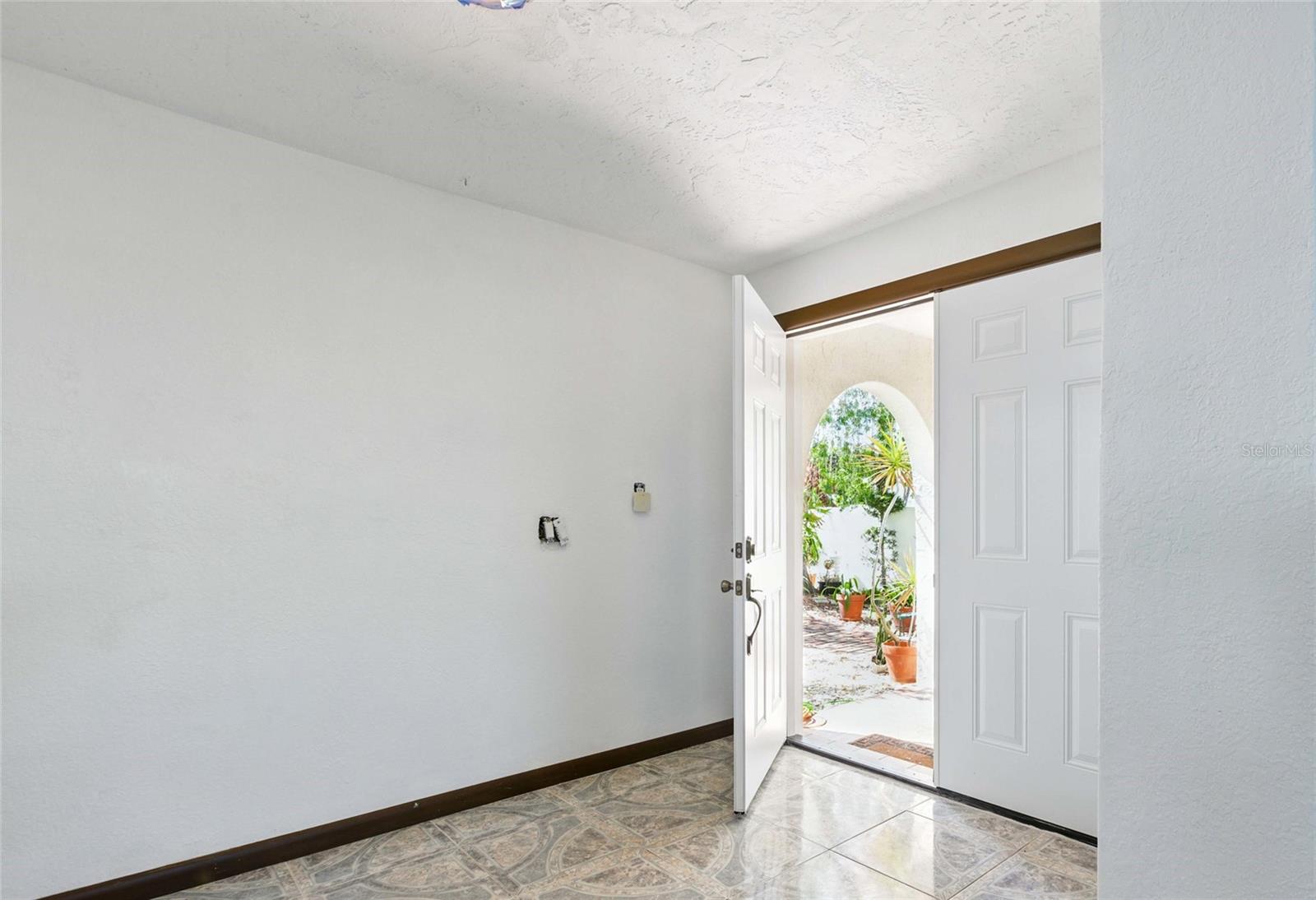 11285 8th, Treasure Island, FL 33706