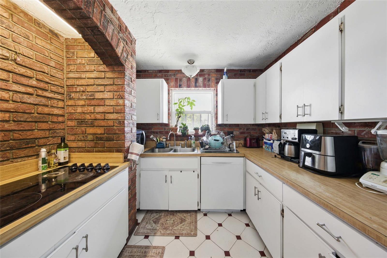 11285 8th, Treasure Island, FL 33706