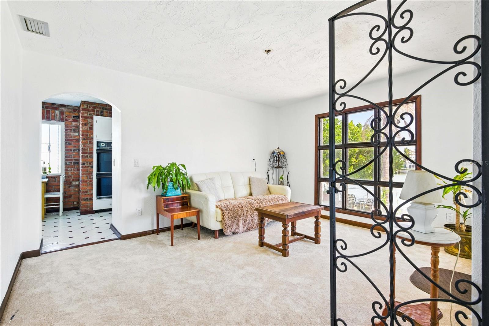 11285 8th, Treasure Island, FL 33706