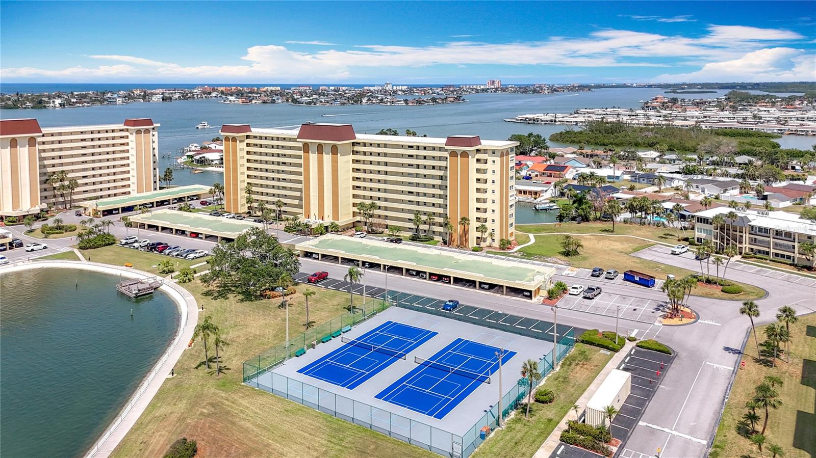 4725 Cove Circle Unit 908, St Petersburg, FL 33708
