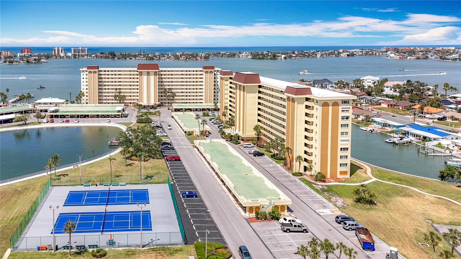 4725 Cove Circle Unit 908, St Petersburg, FL 33708