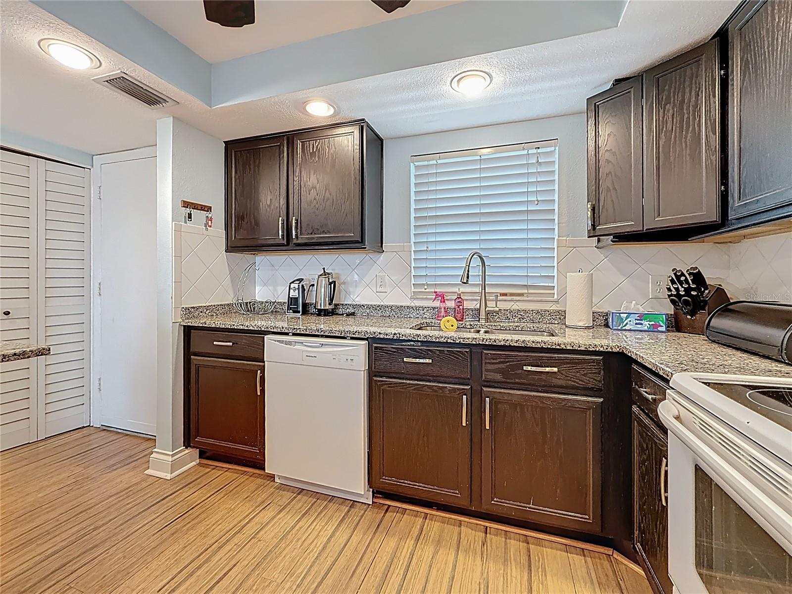 4725 Cove Circle Unit 908, St Petersburg, FL 33708
