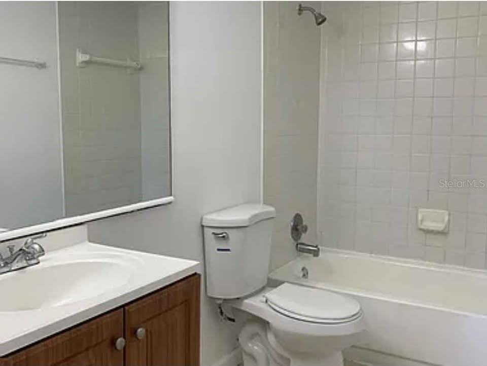 5220 Via Hacienda Unit 212, Orlando, FL 32839