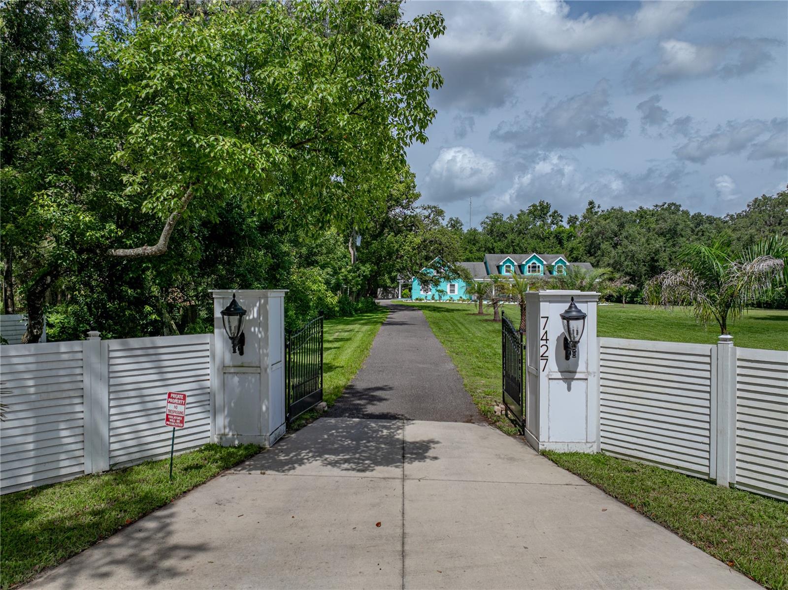 7427 20th, Zephyrhills, FL 33540