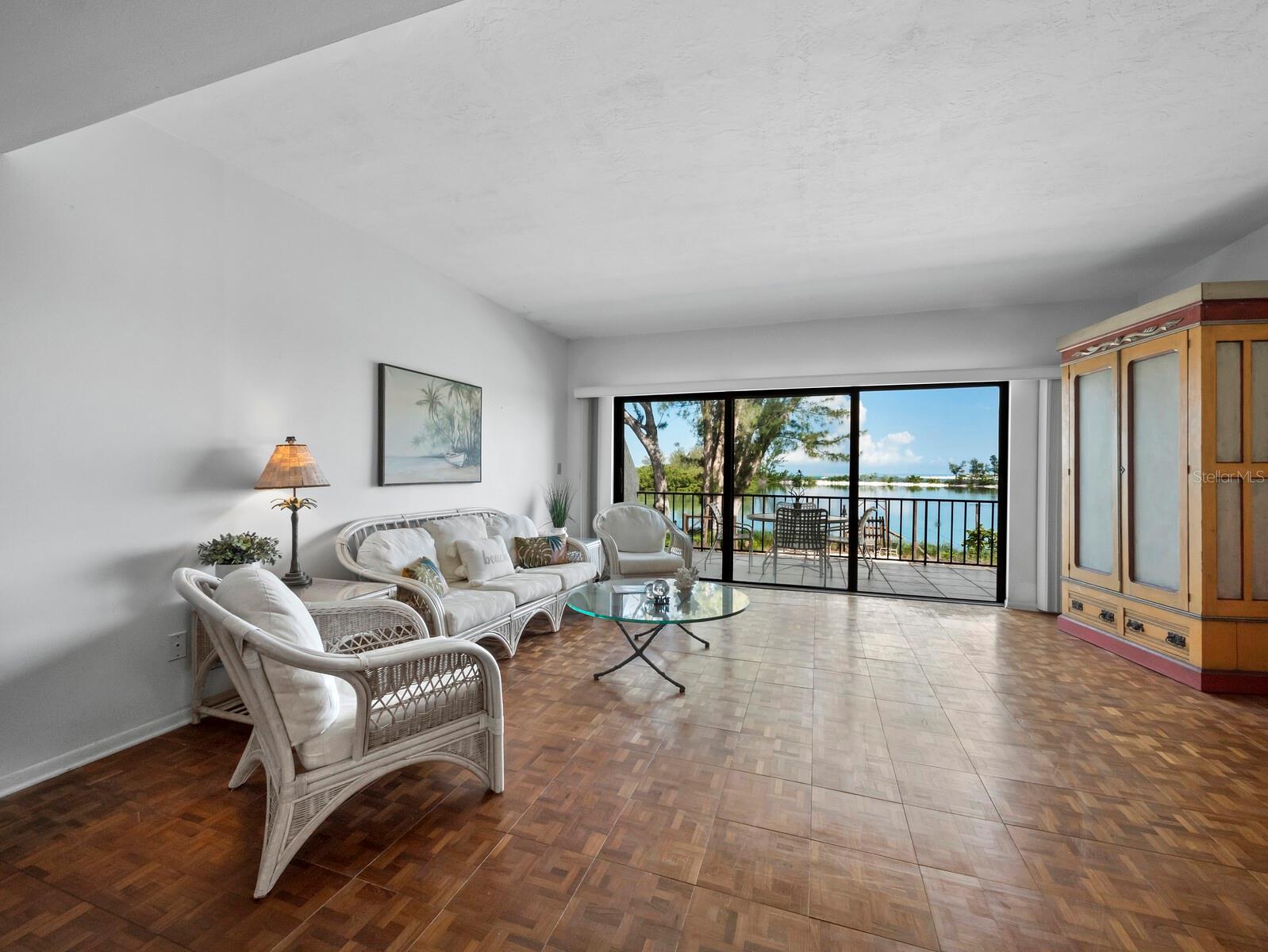 490 Shore Unit 6, Longboat Key, FL 34228