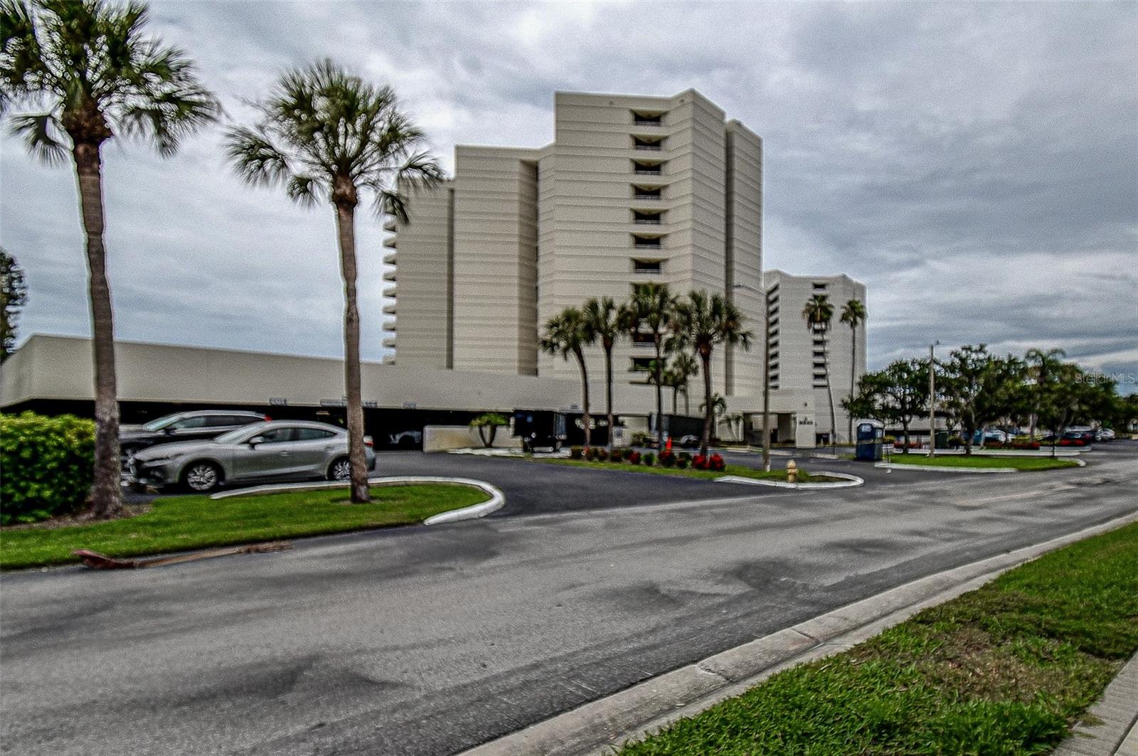 5940 Pelican Bay Unit 406, Gulfport, FL 33707